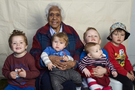 Potrait of John, Minnie, Elroy, Lochlain, Kate and James